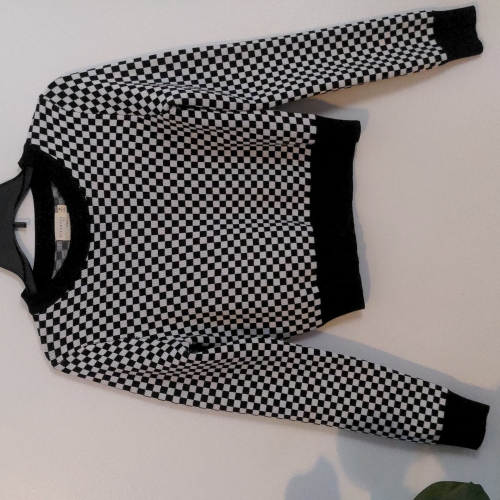 Cozy, stretchy cropped checkered sweater
